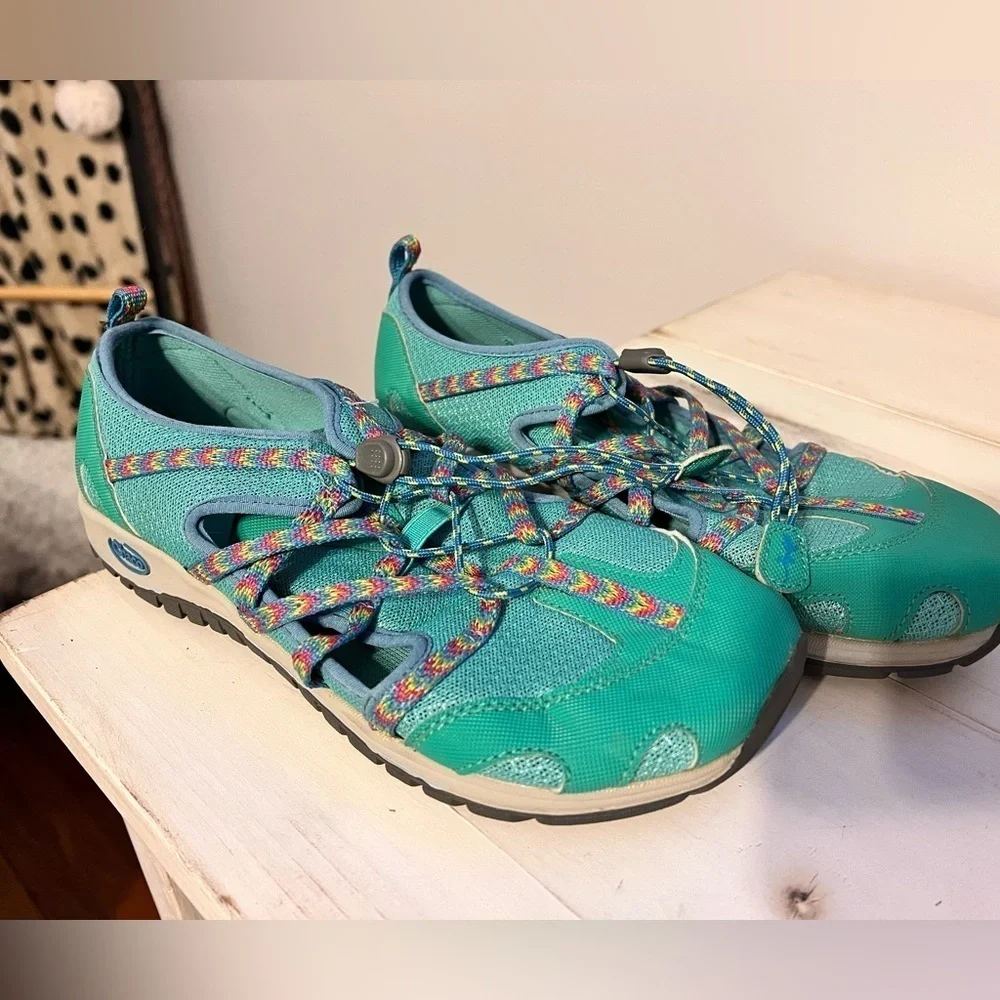 Chaco Outcross Sneaker in Teal Size 6 Junior/Kids